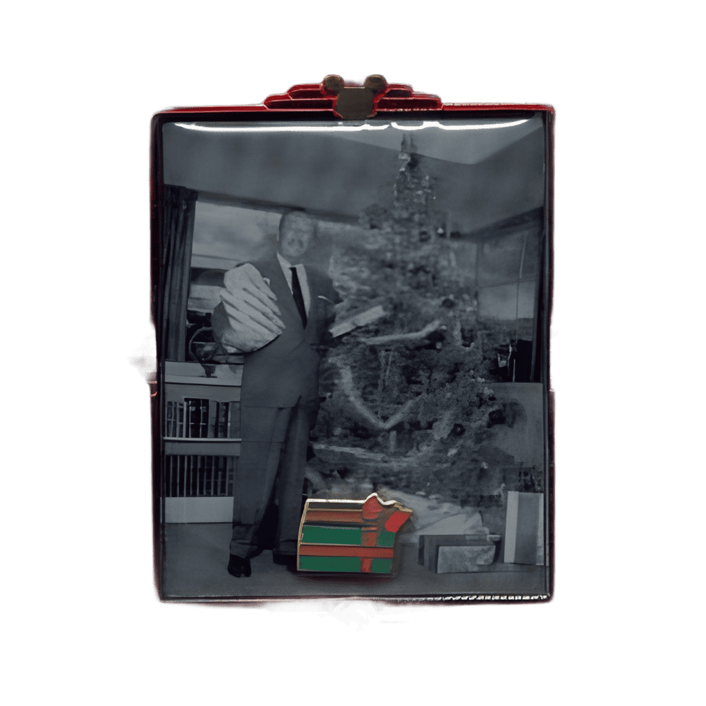 Walt Disney - Christmas Tree - Presents - Pin and Lanyard Disney pin